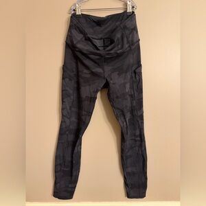 Lululemon Invigorate HR Tight 25" - Camo - Size 8